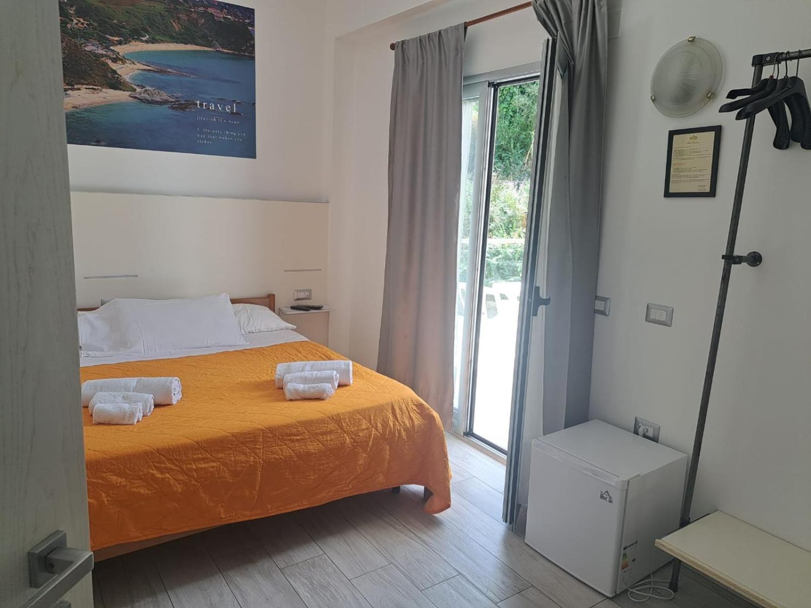 B&B Decarlo Property Тропеа Екстериор снимка